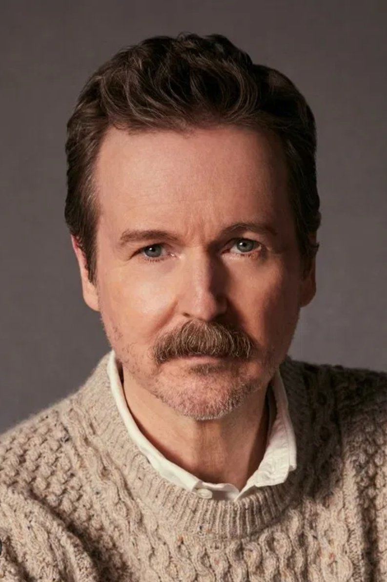 🚨 | Matt Reeves fala mais sobre a neve em The Batman:
"Me perguntaram como foi que fiz pra cobrir o cenário todo.
Algumas pessoas já descobriram. Acontece que eu vim de uma linhagem de entidades cósmicas, o que me torna praticamente um deus.  Usei meus poderes pra fazer nevar."
