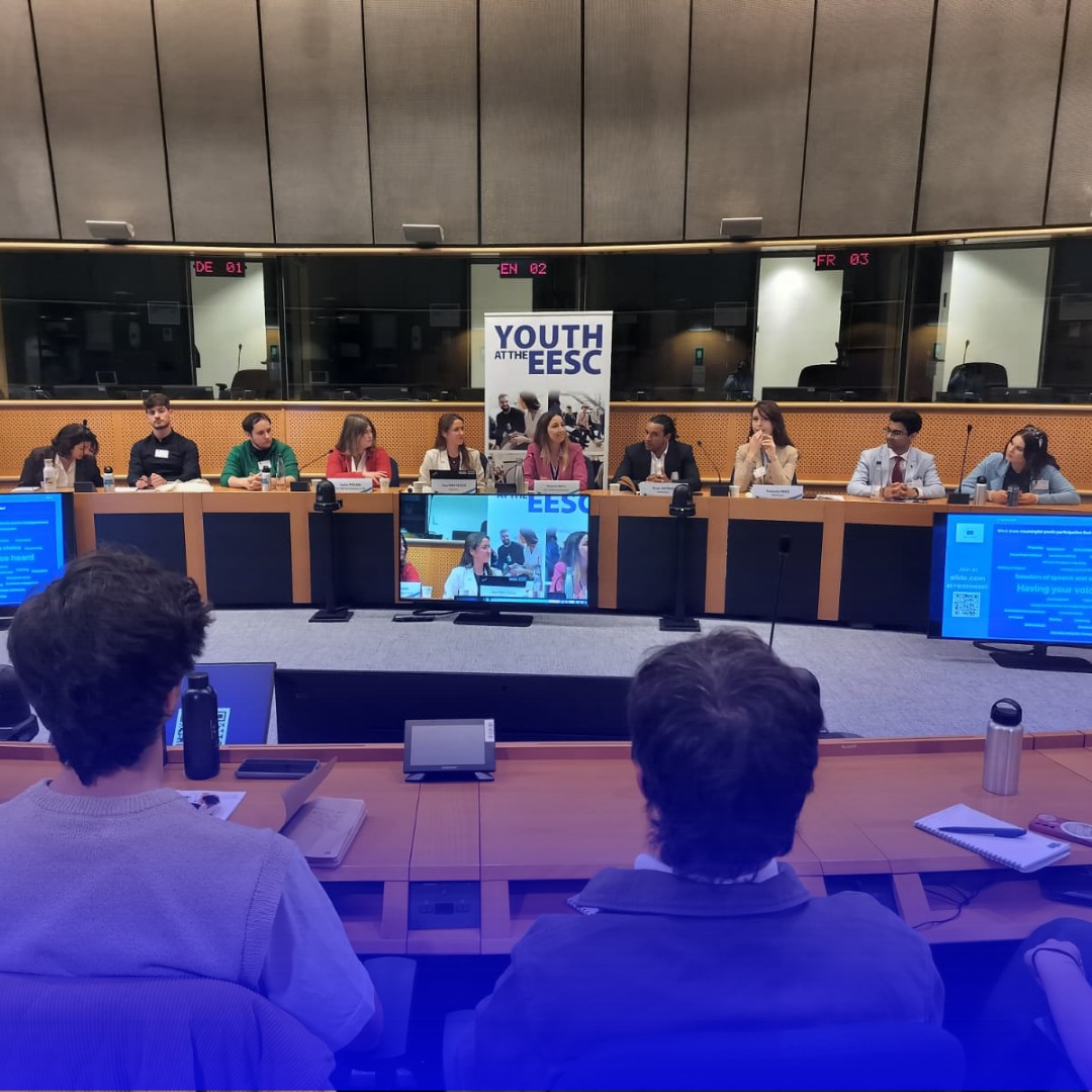 EU_EESC's tweet photo. Youth participation must translate into real influence.

This year's European #Youth Week reflected key issues raised by young people.

Thank you to everyone who joined our interactive roundtable about meaningful youth participation in action!