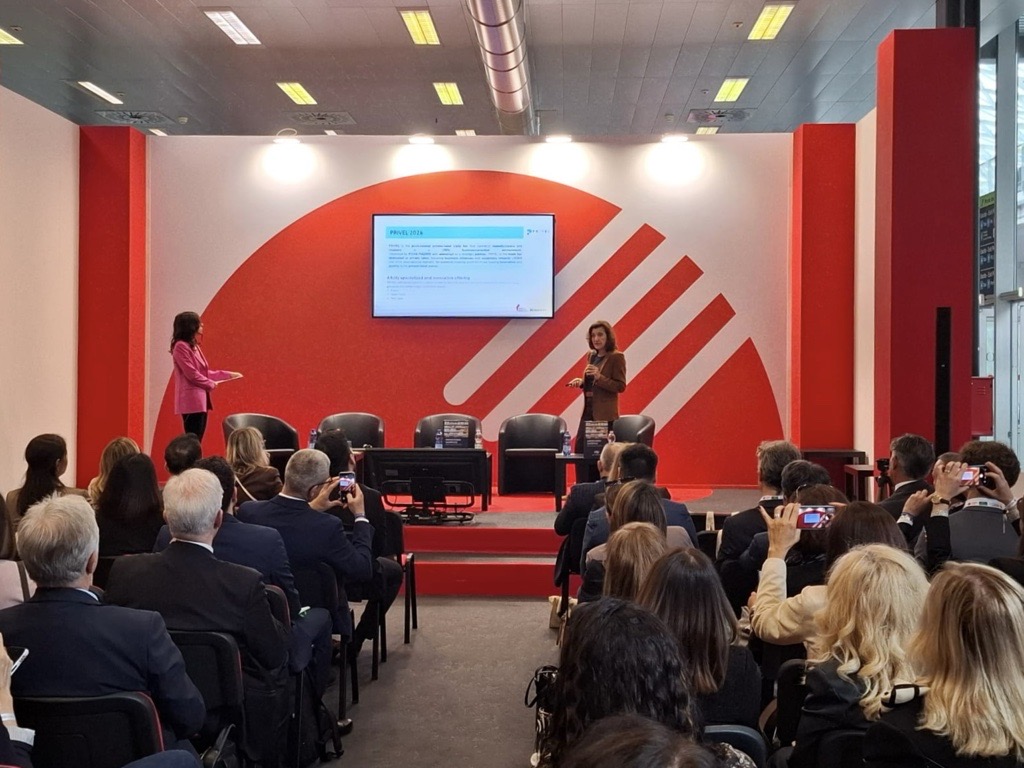 privelmadrid's tweet photo. Desde #PRIVEL reforzamos nuestra presencia internacional en los principales foros del sector.
María José Sánchez representa a la feria en Cibus Link (@TuttoFoodMilano), dentro de The PLEA, que reconoce la innovación, diseño y packaging en marca privada italiana. https://t.co/V0fda7GmnP