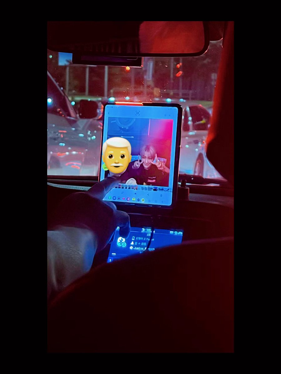 택시기사님이 택시 탄 지훈팬한테 풀어준 미담이라는데 사진까지 찍은거 존귀ㅠㅠㅠㅠㅠ