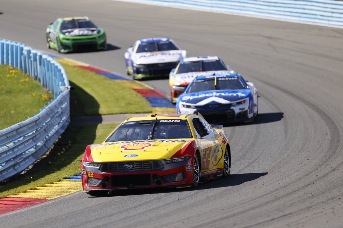 Joey Logano tweet media