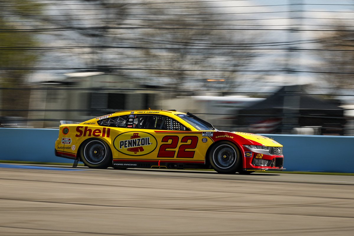 Joey Logano tweet media
