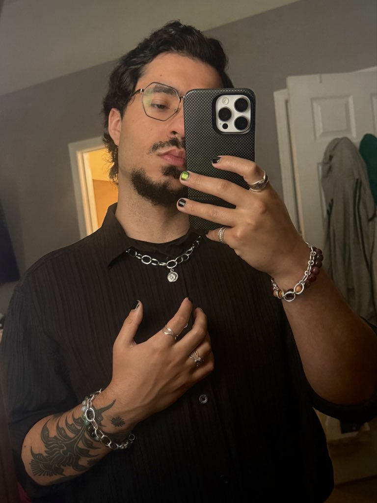joshychins 🖤🕷️ tweet media