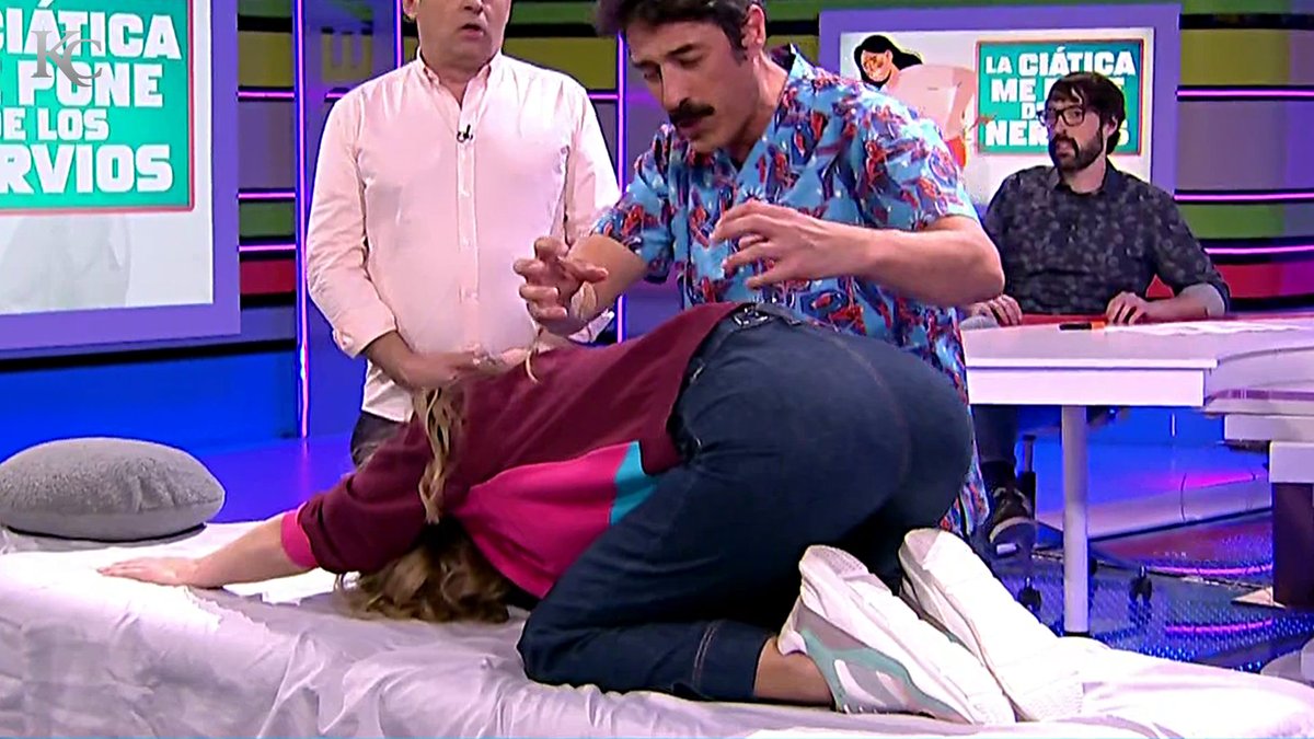 kraffcaps182066's tweet photo. María Gómez: ¡Cuidándose en Zapeando! 🧘♀️
La periodista nos enseña cómo combatir la ciática sin perder la elegancia en la camilla! 👅🍑
Míralo aquí: 🔗
https://t.co/IZlPCIoUzR
#ArchivoGlamTv #KraffcapsFamosas #ReinasDelJuego #MariaGomez #Zapeando #Salud #Ciatica https://t.co/CSItPbNclF