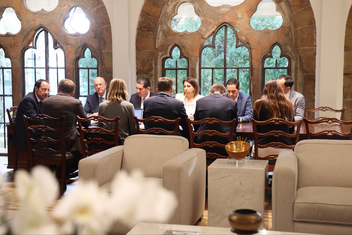 CYpresidency's tweet photo. Ο Πρόεδρος της Δημοκρατίας @PresidentCYP @Christodulides δέχθηκε σήμερα το απόγευμα, στο Προεδρικό Μέγαρο, τον Ευρωπαίο Επίτροπο Ενέργειας και Στέγασης @DanJoergensen, με τον οποίο συζήτησε ζητήματα που αφορούν τη στεγαστική πολιτική και την ενεργειακή στρατηγική της Ευρωπαϊκής Ένωσης. Κατά τη συνάντηση, ο Πρόεδρος της Δημοκρατίας αναφέρθηκε στα προγράμματα της ΕΕ για το στεγαστικό, ενώ υπογράμμισε ότι η Ενέργεια αποτελεί θέμα ύψιστης προτεραιότητας για την Ευρωπαϊκή Ένωση.