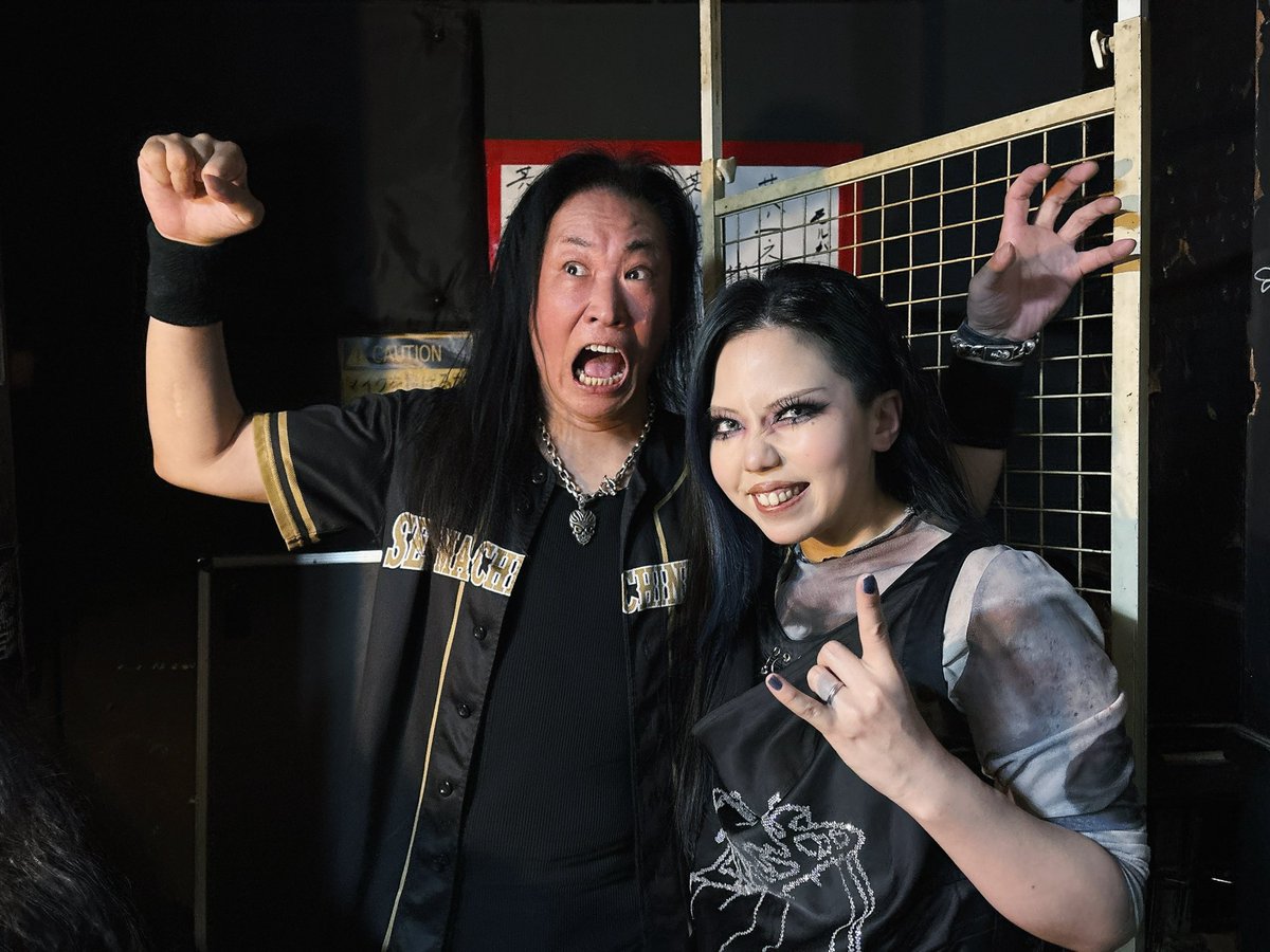 regan_shout's tweet photo. Anchangさんは入りからずっと私含めメンバーやスタッフの様子を見、ライブも見てくれて、終演後には私にはとても真似できないようなボーカリスト魂まで伝授してくださいました🚀
すごくシンプル。それがまだまだ私には難しい。
「気合いだ」と言い切ってステージに立つAnchangさんはカッコ良かった‼︎ https://t.co/znmncM0s9u