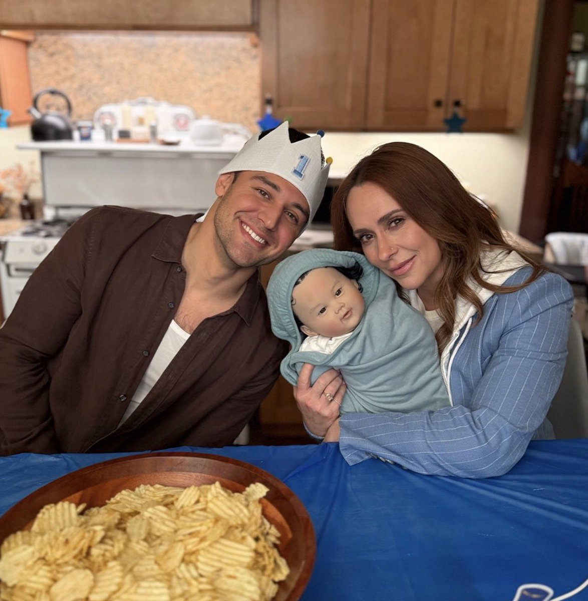 ravibuckleydiaz's tweet photo. WE GOT AN EDDIE AND MADDIE PHOTO OH MY GOD https://t.co/UQaUiAieeq