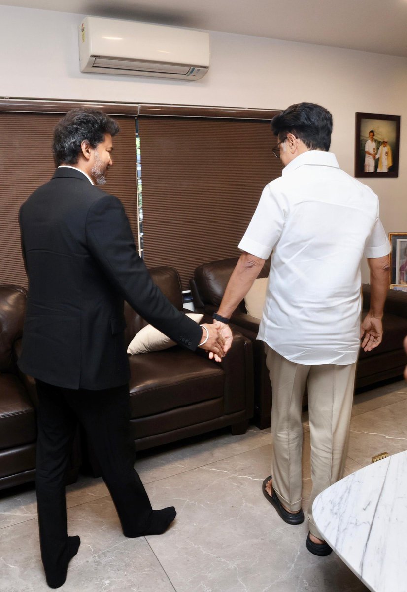 వై.యస్.ఆర్ కుటుంబం™ tweet media