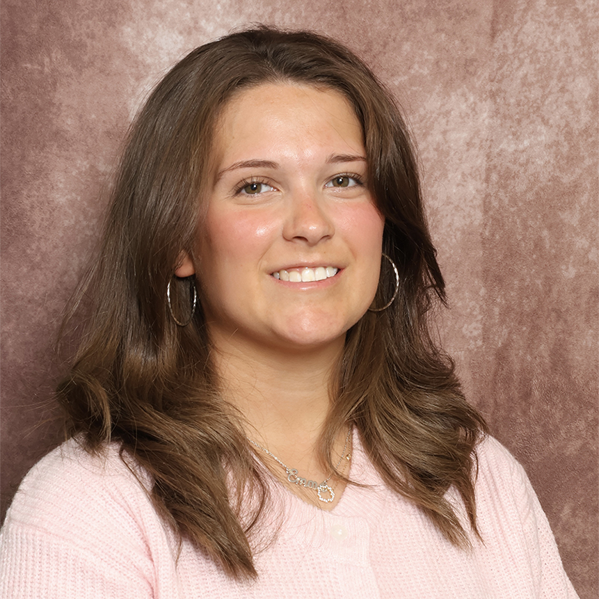 BonasJSchool's tweet photo. #BonasJSchool graduating senior Emma Spadoni will be the undergraduate student commencement speaker Sunday!

“I was meant to come here and find my way.��� 

https://t.co/VkzBPuEizJ https://t.co/W14YshZ15R