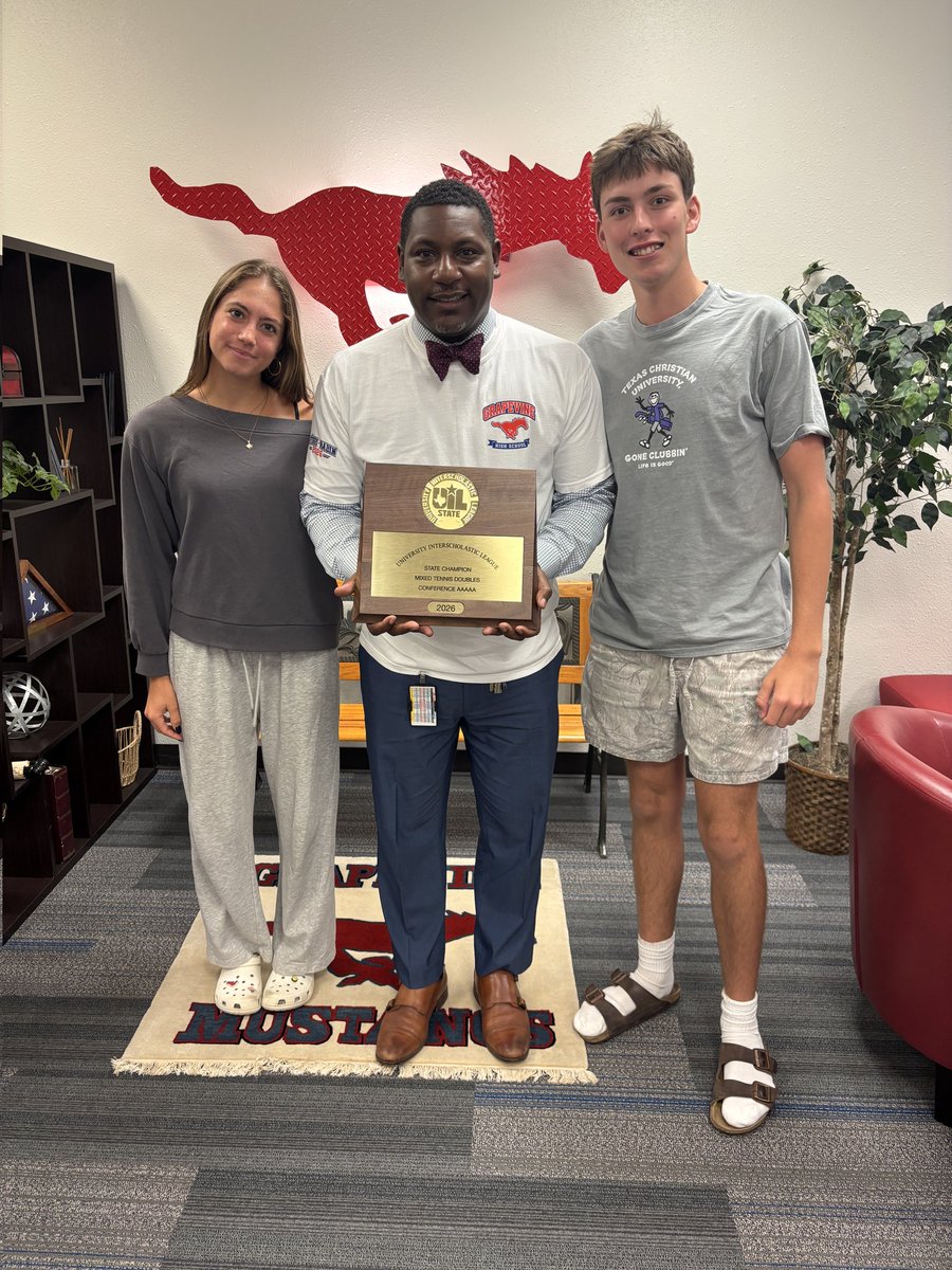 CoachApp1's tweet photo. The kids deliver the hardware. https://t.co/cylfnG768l