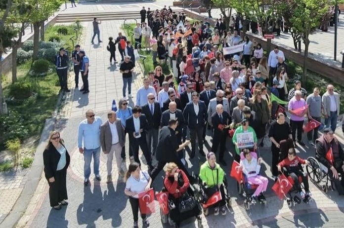 SavaPekdemir's tweet photo. 📍ENGELLERİ BİRLİKTE AŞACAĞIZ .

AK Parti Teşkilatımız ile birlikte 10-16 Mayıs Engelliler Haftası dolayısıyla düzenlenen Farkındalık Yürüyüşü ve Programına katılım sağladık.

” Sevgiyle, anlayışla ve samimiyetle her türlü fiziksel ve sosyal engelin üstesinden gelmek mümkündür." https://t.co/yNyIMM1cfR