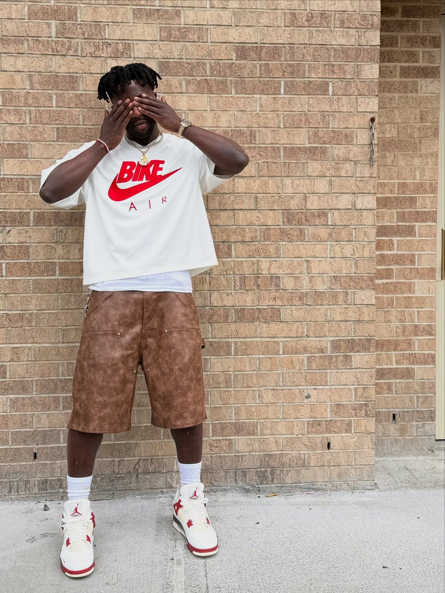 JustFreshKicks's tweet photo. OFFICIAL LOOK: Nigel Sylvester x Air Jordan 4 “Brick After Brick” 🧱

• May 22nd
• $230 https://t.co/yGT1AAQ5rb