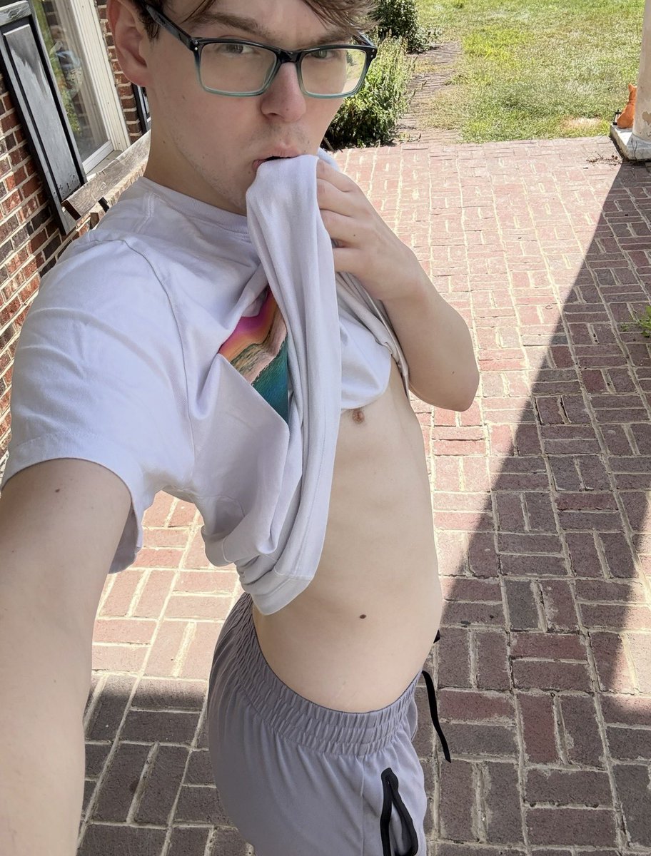 Skylar448's tweet photo. Hey hey back again! This time with some more variety to spice up your Monday 😜enjoy 
I have a promotion for my Only fans so head on over!

https://t.co/RHOzGwpkzT

#soles #twink #ass #cock #footfetish #feetworshi̇p #onlyfans https://t.co/U8auK1ZnGh