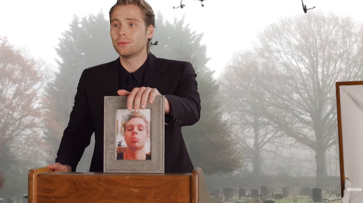 chaosmikhailo's tweet photo. 10 años sin el lip ring....... https://t.co/zAfFSiwc1z