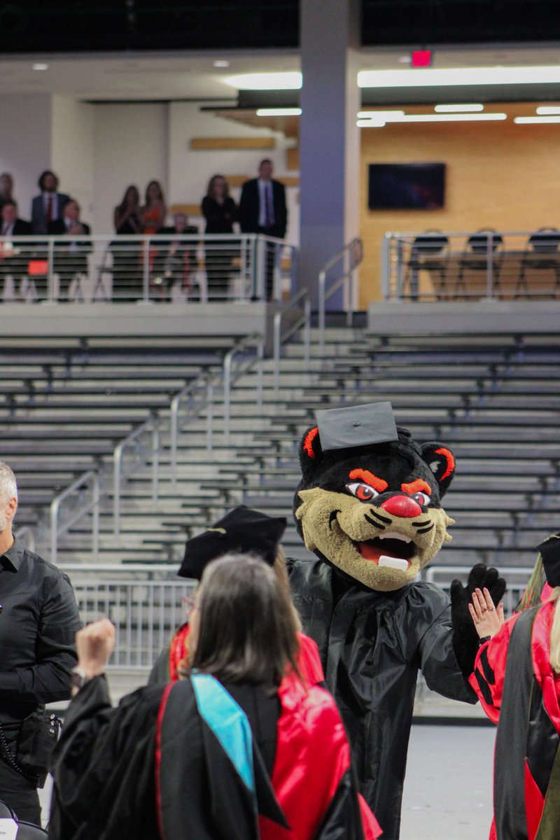 UCPharmacy's tweet photo. This spring, we had 199 students graduate from the James L. Winkle College of Pharmacy!
👏 75 Pharmacy Practice graduates
👏 124 Pharmaceutical Sciences graduates, including: 30 Graduate Certificates, 92 Master’s students, &amp; 2 PhD graduates https://t.co/XDY6DCAmbY