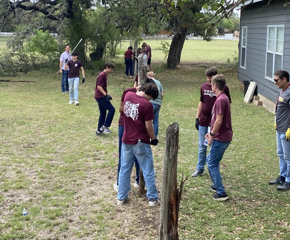 PCHASWay's tweet photo. We are grateful for the students from San Antonio Christian School who spent time serving at our San Antonio campus! 💙🏡

Thank you for showing up ready to make a difference! ✨🤝 #PCHAS #VolunteerImpact #SanAntonio https://t.co/LGBTI3CEF0