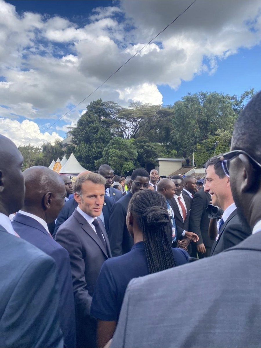 DelaunayYannFV's tweet photo. #AfricaForward Journée 🤩 pour les volontaires :
- Jerry 🇧🇯 et Isabel 🇫🇷 (VSI au 🇰🇪) sur scène avec @EmmanuelMacron et @WilliamsRuto,
- Rehema 🇰🇪 qui échange ac les PR 🇰🇪🇫🇷 et 🇸🇳 @PR_Diomaye,
- Marion 🇫🇷 (ex VSI en 🇬🇳) avec le PR 🇫🇷,
- et pour tous tant de moments inspirants! https://t.co/lVveAipVLa