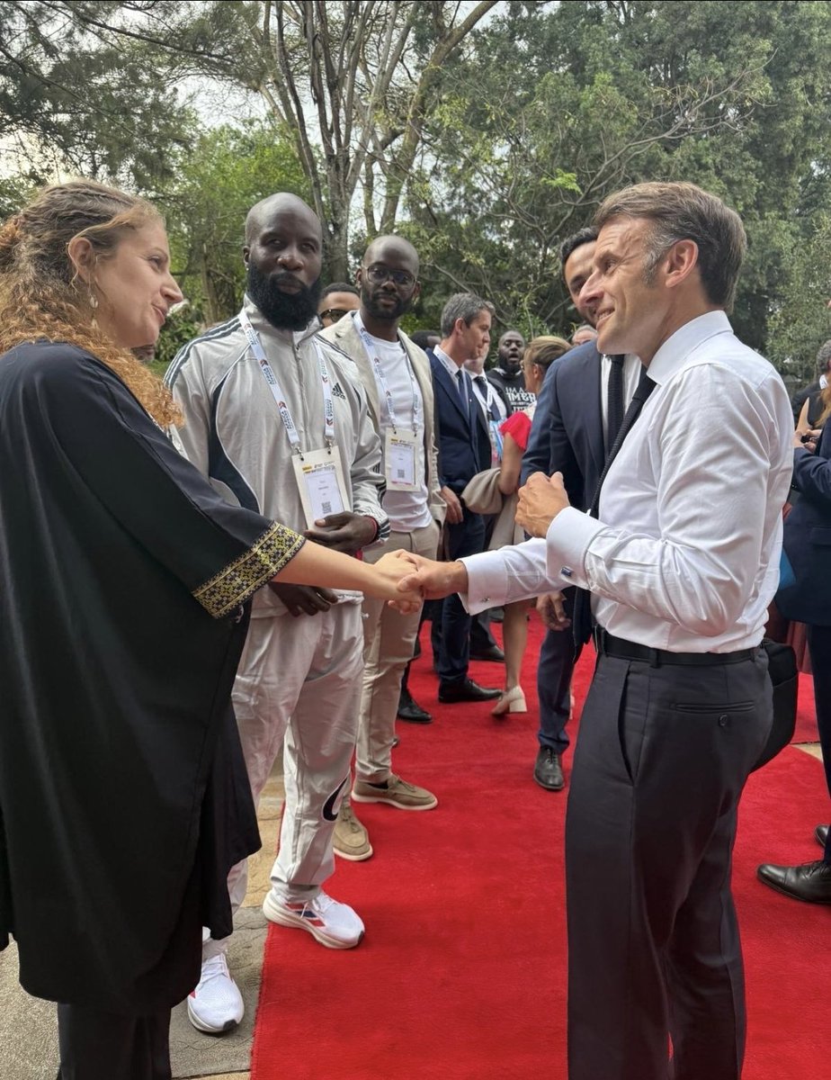 DelaunayYannFV's tweet photo. #AfricaForward Journée 🤩 pour les volontaires :
- Jerry 🇧🇯 et Isabel 🇫🇷 (VSI au 🇰🇪) sur scène avec @EmmanuelMacron et @WilliamsRuto,
- Rehema 🇰🇪 qui échange ac les PR 🇰🇪🇫🇷 et 🇸🇳 @PR_Diomaye,
- Marion 🇫🇷 (ex VSI en 🇬🇳) avec le PR 🇫🇷,
- et pour tous tant de moments inspirants! https://t.co/lVveAipVLa
