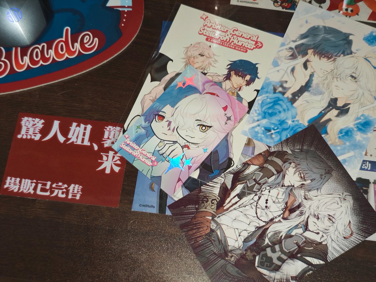 chIsEYUGuRdfB's tweet photo. （完全不像同一个人画的....问就是前阵子上班+滑铲铲疯了，有种左右脑互搏的美感.... https://t.co/cFx9f2DoTH