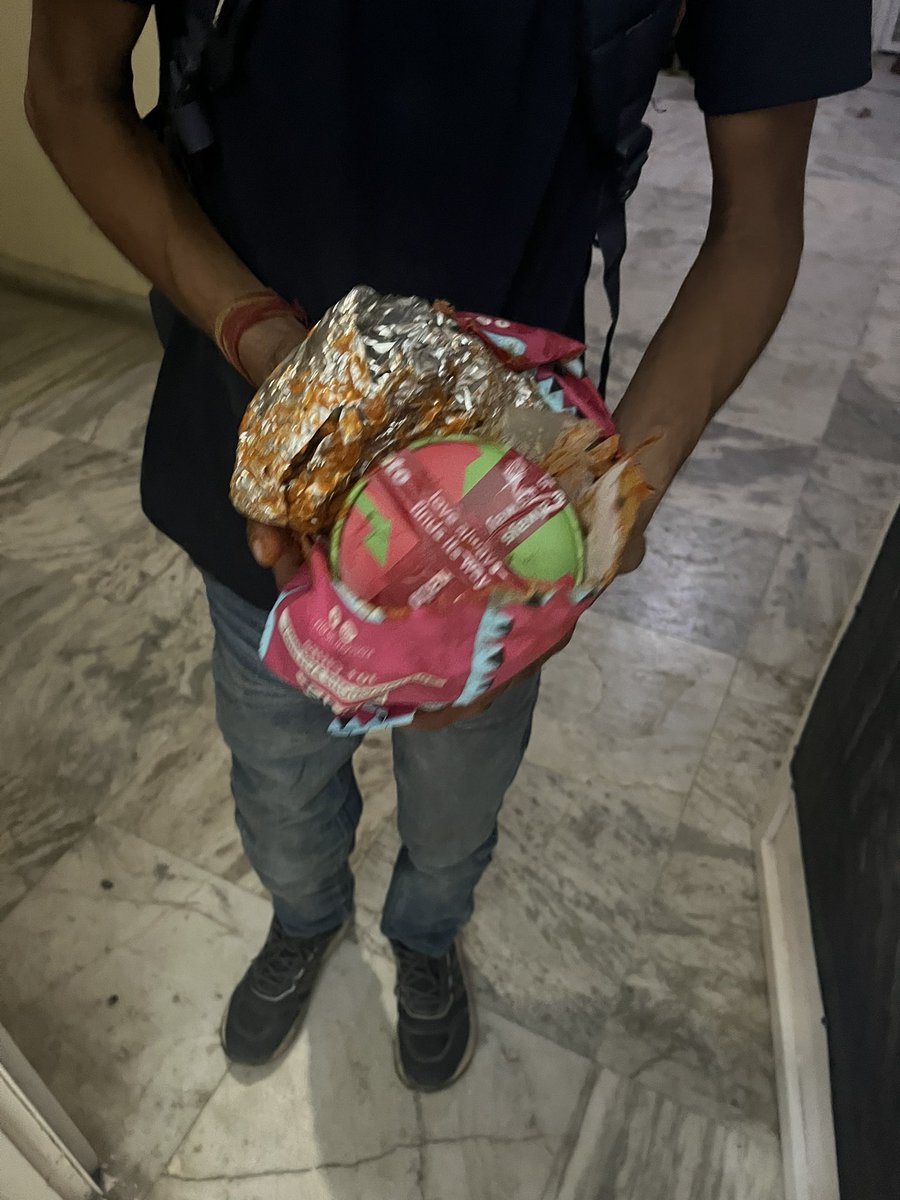 ManifestRahul's tweet photo. @Swiggy @SwiggyCares again showed their worst .. here’s the proof . Refund my money you fraudsters or else this is going viral https://t.co/7EZDdlEYSj