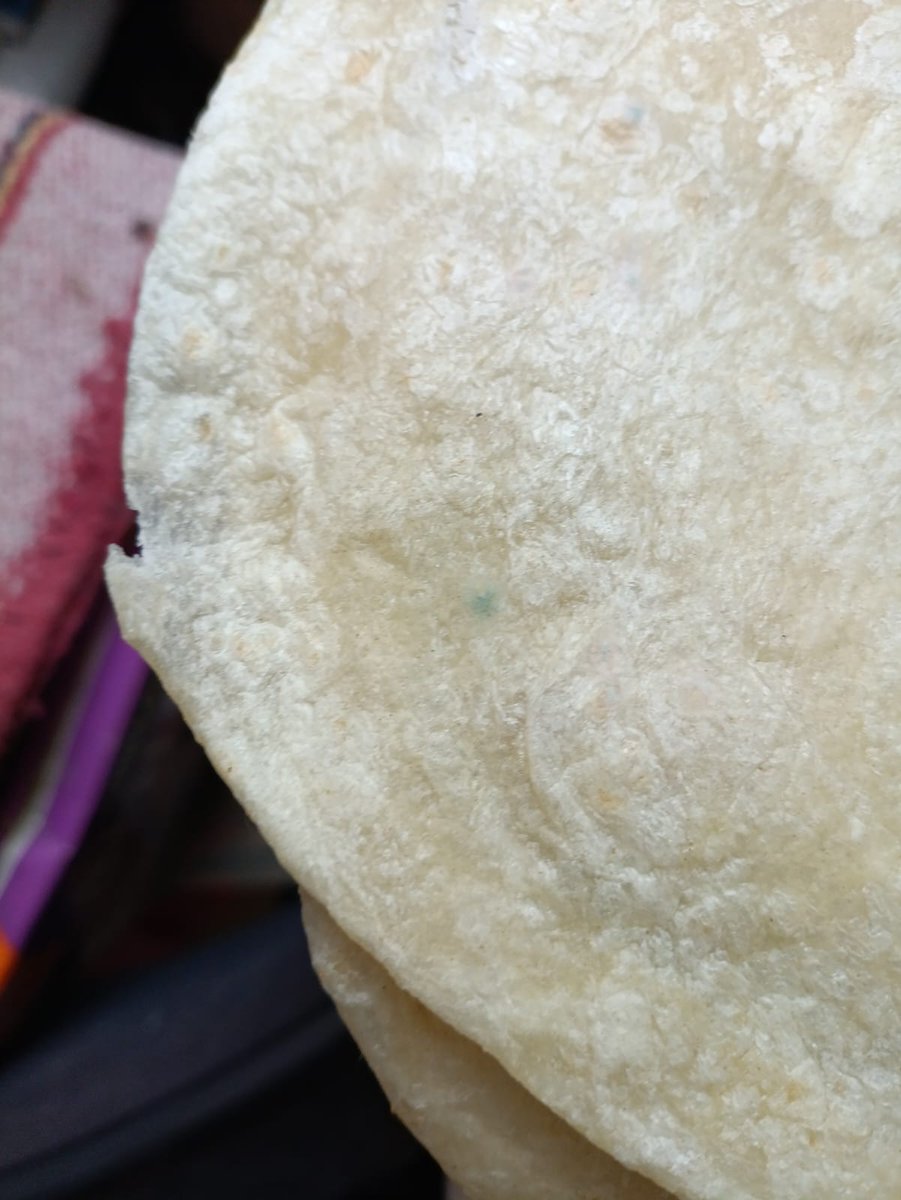 dieguin_el's tweet photo. @Chedrauioficial, @AtencionProfeco el sábado 9 de mayo compre tortillas de harina marca chedraui en sucursal mundo E, hoy tal abrirlas tienen moho, me parece que hay falta de higiene, la sucursal me queda lejos para ir a reclamar. https://t.co/vOtgTfIqs5