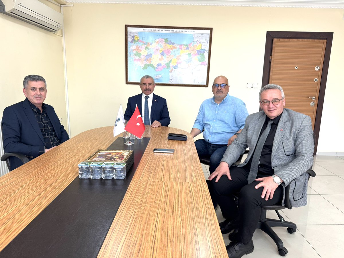 bbismailerdem's tweet photo. Milli Eğitim Müdürlerimizden @huseyin_ayd3458, komşularımız, değerli dostlarımız misafirimiz oldular. Nazik ziyaretleri için çok çok teşekkür ederim. @Akparti @akpartiistanbul @hayrettinc58 https://t.co/csAahNmqcH