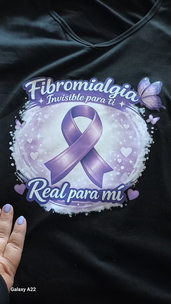 GloriaMargaCapr's tweet photo. Preparando para mañana 12 de Mayo Día Mundial de la #fibromialgia la camiseta que mandé hacer con el logo que salió ganador y mis uñas que como cada año me las he pintando de color lila
#DiaMundialFibromialgia
#NoEstasSola
#Dolorcronico
#Visibilizar https://t.co/1ZEPnLvjPD