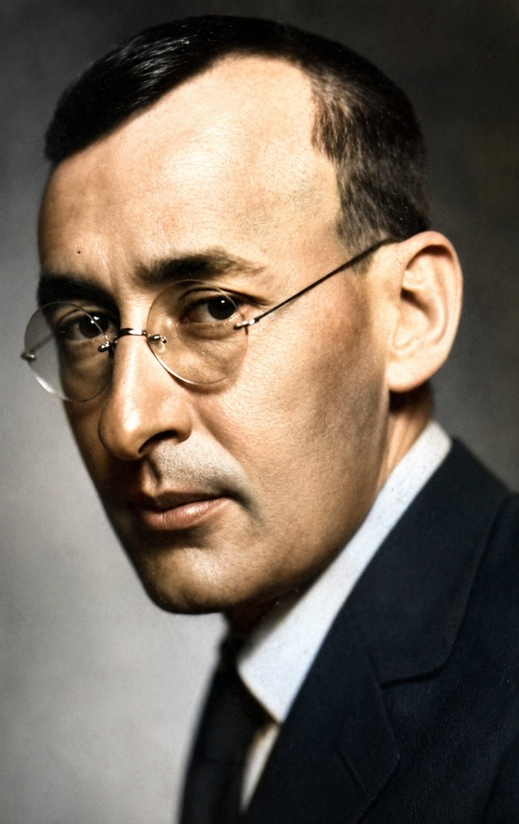 #UnDíaComoHoy en 1970, murió en la CDMX el escritor Julio Torri.

De "Julio Torri y Alfonso Reyes. Amistad entre libros", de <a href="/EnriqueKrauze/">Enrique Krauze</a>:

"Torri era reservado, tímido y tartamudo. Cualquier solemne mortal habría vivido su zigzagueo burocrático como un calvario...