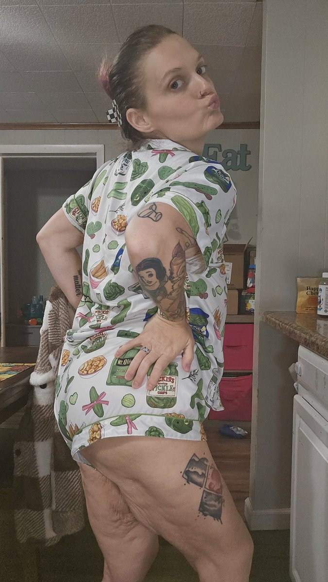 It's been a pickle morning 😋 Gonna change and head outside with the kids ☀️

#milf #Illinoismilf #sexymilf #bbwass #pawg #bbwsoil #hotgirlfriend #hotwife #bbwillinois #onlyfans #fupa #poly #thicc #thickthigh #horny #BBW #porn #pussy #nude #nudewomen #naked #nakedwomen