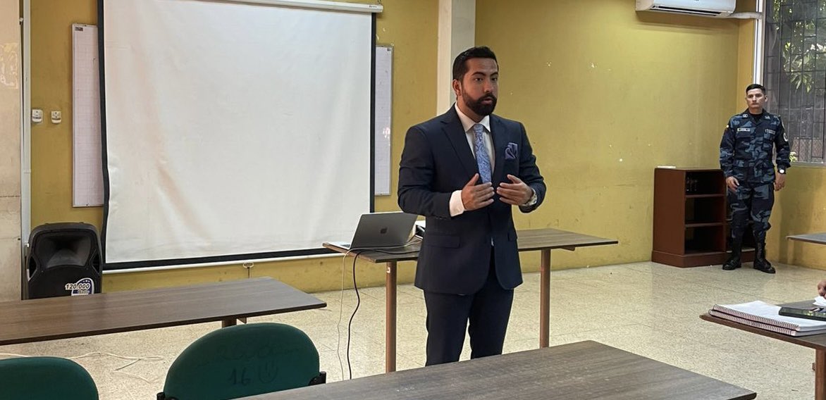 faltamiranoec's tweet photo. Complacido de aportar al desarrrollo de agentes de la CTE e incentivarlos a que sigan apostando a su formación. Dialogamos sobre liderazgo y vocación de servicio público de calidad.
@CTEcuador https://t.co/da32bLLIb9