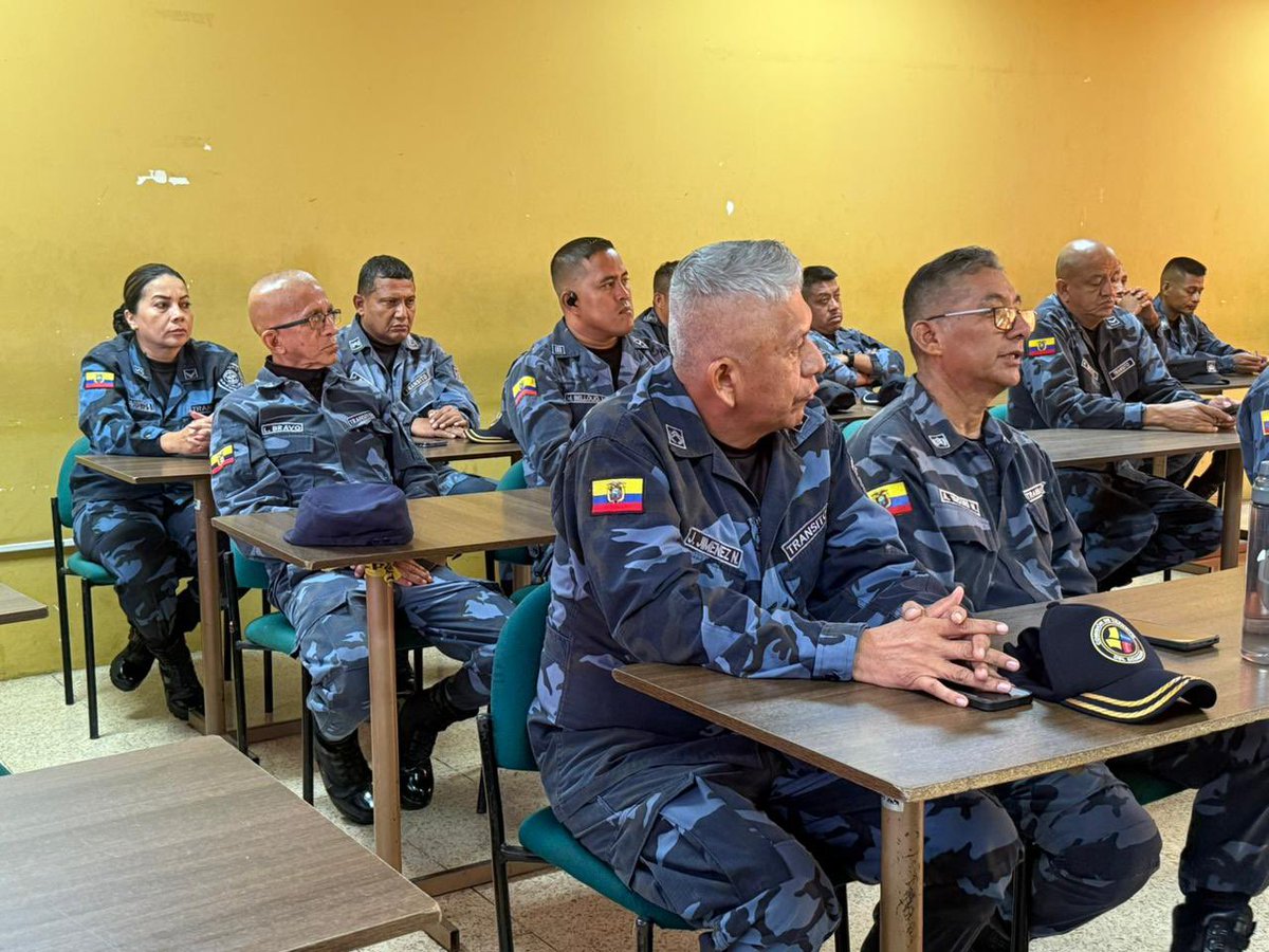 faltamiranoec's tweet photo. Complacido de aportar al desarrrollo de agentes de la CTE e incentivarlos a que sigan apostando a su formación. Dialogamos sobre liderazgo y vocación de servicio público de calidad.
@CTEcuador https://t.co/da32bLLIb9