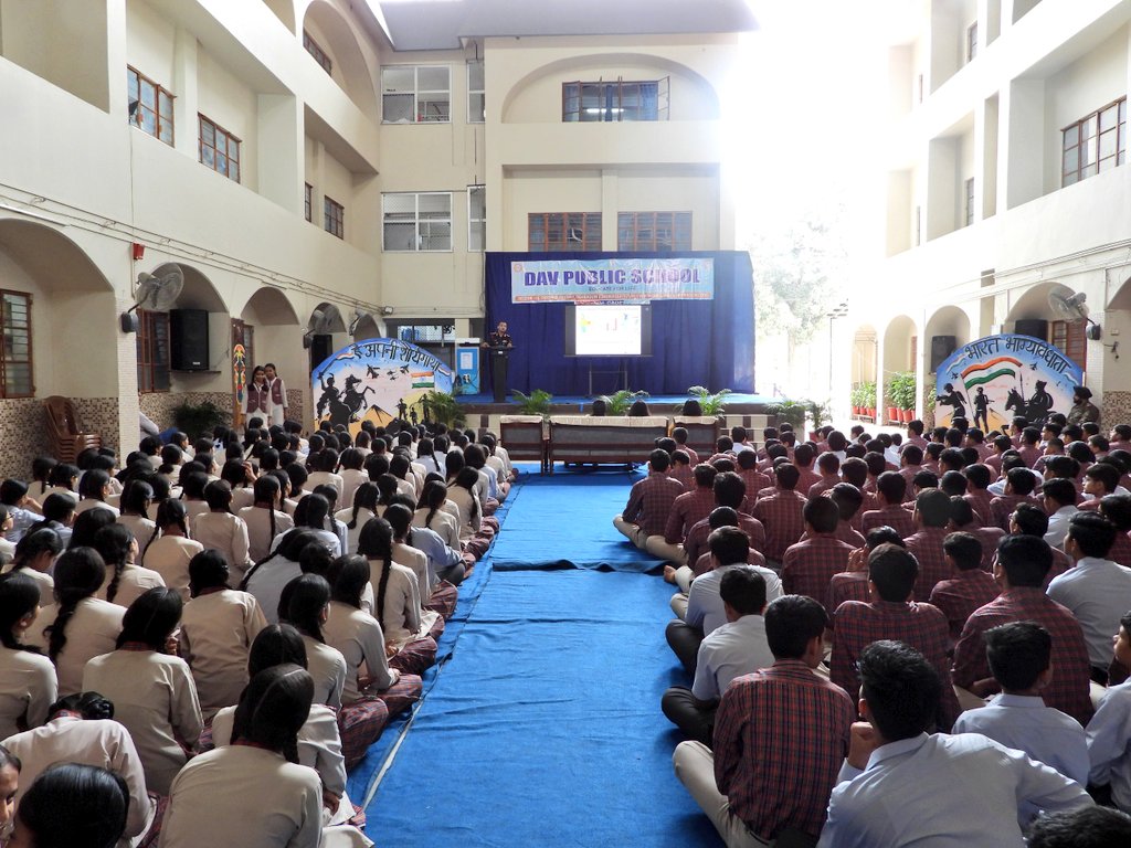 PRODefDehradun's tweet photo. #Operation_Sindoor : A Saga of Valour & Fortitude🇮🇳

Tales of #OperationSindoor were told today at DAV Public School, #Dehradun by #Golden_Key_Gunners under the aegis of #Golden_Key_Division.

In a thought provoking  and inspirational lecture, tales of unwavering courage, strategic brilliance, and selfless sacrifice of the Indian Armed Forces were highlighted to the young minds.

The session inspired them to serve the nation with integrity, determination, and excellence while striving for a bright and successful future.

#IndianArmy  
#SuryaCommand
#UttarBharat
#GoldenKeyDivision 
#GoldenKeyGunners
#OperationSindoor
#NationFirst
#InspiringYouth

@adgpi 
@HQ_IDS_India
@SuryaCommand_IA
@UttarBharat_IA
@SpokespersonMoD 
@DefenceMinIndia 
@LtGenGurmit