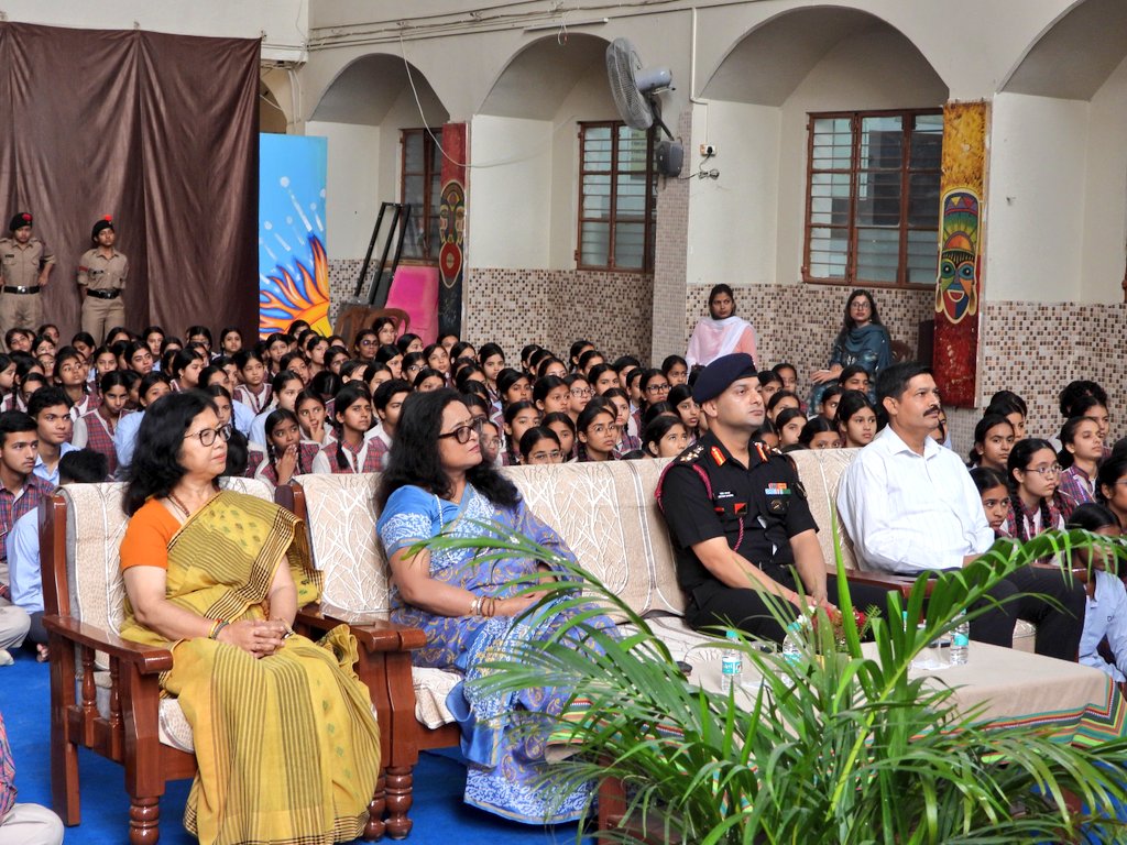 PRODefDehradun's tweet photo. #Operation_Sindoor : A Saga of Valour & Fortitude🇮🇳

Tales of #OperationSindoor were told today at DAV Public School, #Dehradun by #Golden_Key_Gunners under the aegis of #Golden_Key_Division.

In a thought provoking  and inspirational lecture, tales of unwavering courage, strategic brilliance, and selfless sacrifice of the Indian Armed Forces were highlighted to the young minds.

The session inspired them to serve the nation with integrity, determination, and excellence while striving for a bright and successful future.

#IndianArmy  
#SuryaCommand
#UttarBharat
#GoldenKeyDivision 
#GoldenKeyGunners
#OperationSindoor
#NationFirst
#InspiringYouth

@adgpi 
@HQ_IDS_India
@SuryaCommand_IA
@UttarBharat_IA
@SpokespersonMoD 
@DefenceMinIndia 
@LtGenGurmit