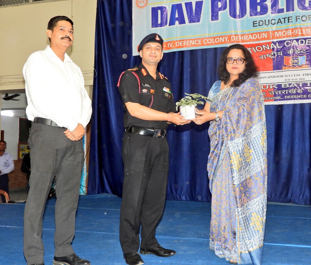 PRODefDehradun's tweet photo. #Operation_Sindoor : A Saga of Valour & Fortitude🇮🇳

Tales of #OperationSindoor were told today at DAV Public School, #Dehradun by #Golden_Key_Gunners under the aegis of #Golden_Key_Division.

In a thought provoking  and inspirational lecture, tales of unwavering courage, strategic brilliance, and selfless sacrifice of the Indian Armed Forces were highlighted to the young minds.

The session inspired them to serve the nation with integrity, determination, and excellence while striving for a bright and successful future.

#IndianArmy  
#SuryaCommand
#UttarBharat
#GoldenKeyDivision 
#GoldenKeyGunners
#OperationSindoor
#NationFirst
#InspiringYouth

@adgpi 
@HQ_IDS_India
@SuryaCommand_IA
@UttarBharat_IA
@SpokespersonMoD 
@DefenceMinIndia 
@LtGenGurmit