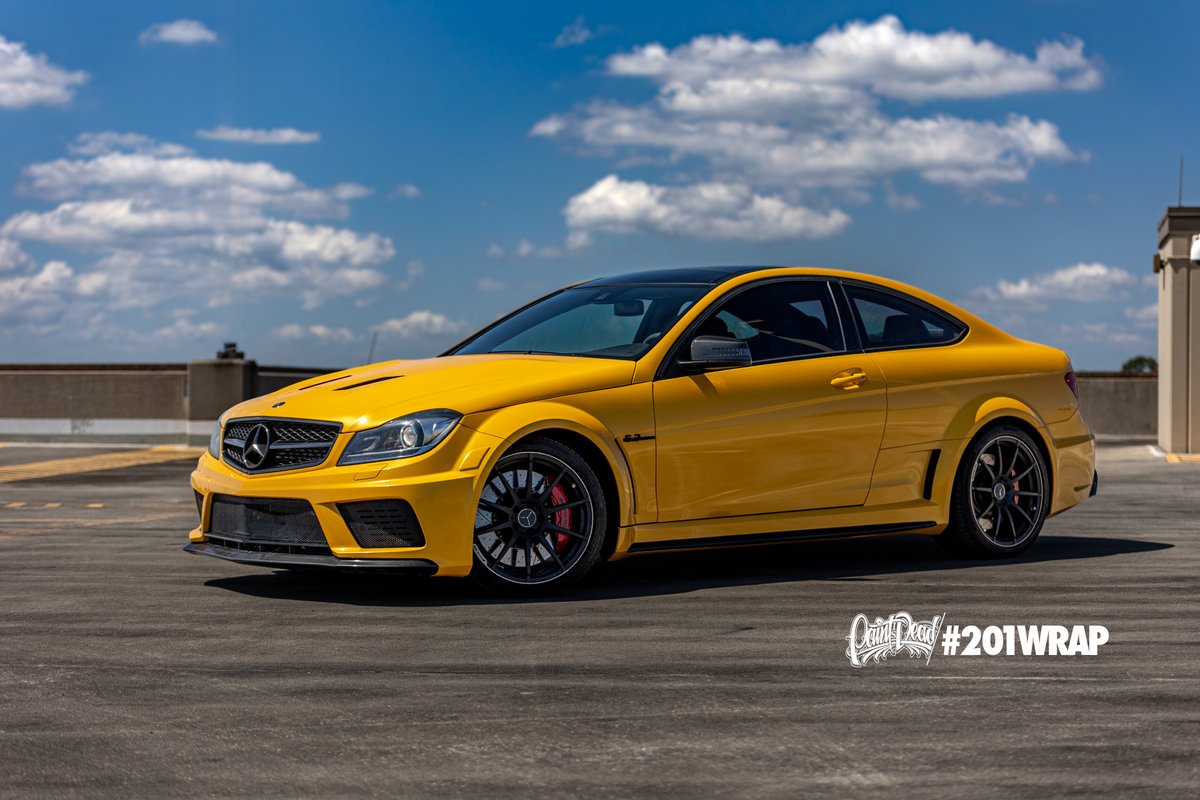 201WRAP's tweet photo. Vinyl makes sense when the owner wants a different version of the car.

This Mercedes coupe already had the shape.

The wrap changed the attitude.

Yellow body.
Black roof.
Black wheels.
Red brakes.
Carbon-style accents. https://t.co/mWPqmq71Ge