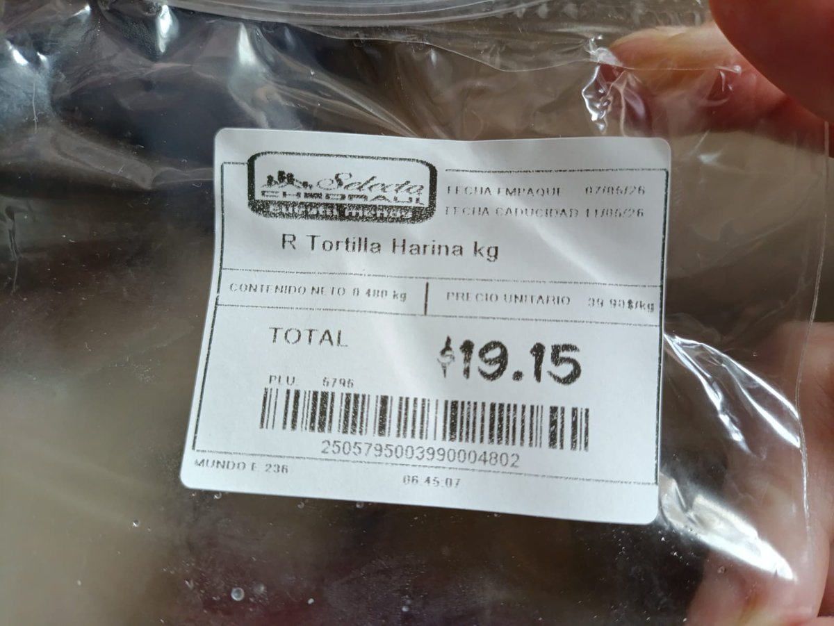 dieguin_el's tweet photo. @ChedrauiSelecto, @AtencionProfeco el sábado 9 de mayo compre tortillas de harina marca chedraui en sucursal mundo E, hoy al abrirlas noto que tienen moho, lastima que me queda lejos para ir a reclamar, se nota la falta de higiene. https://t.co/KVVHMYusXW
