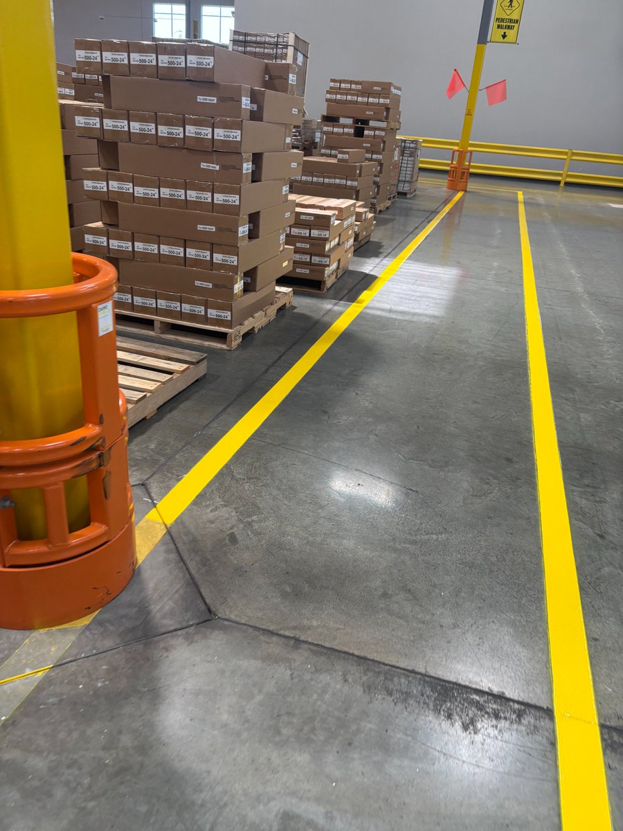 Asphalt_Pro's tweet photo. Empire Parking Lot Services' experienced warehouse striping division was completing epoxy striping for Southwire in Fontana. Does you facility need heavy duty striping to survive forklift traffic? Check us out on Google or Yelp!
#striping https://t.co/yEji9skZVp