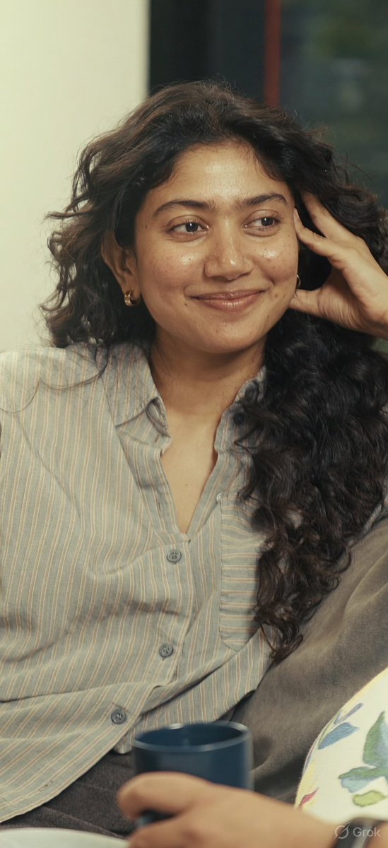 rashmikarasshi's tweet photo. Bull: Seriously better than having a massage you did a great job di sema di vaai vachiye pozhachipa pola nee 

Me: epdi irundhudhu en rim j*b

Nee naaka vitu soothula pannadhuke enaku kanji vanduduchu sema vaai di unaku sappradhulayum sari nakkuradhulayum sari 

Me: 👇 https://t.co/Z5IzZ3rRjf
