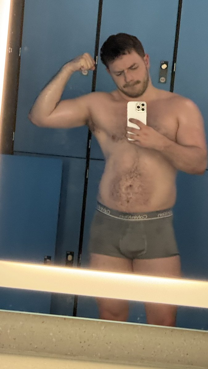 BL00Kz's tweet photo. Anyway check out this super grainy gym selfie I took the other day, 🫨🤩😝 https://t.co/3f0NEK6HFV