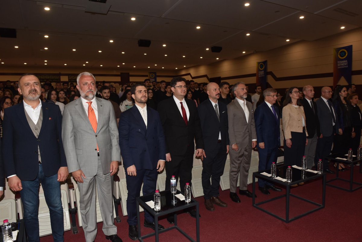 istgelecek's tweet photo. İl Başkanımız Arif Osman Gençtürk ve beraberindeki heyet, Beykent Üniversitesi ev sahipliğinde gerçekleştirilen “Stratejik Derinlik Perspektifinde Türk Dış Politikası” konulu konferansa katılım sağladı.

Genel Başkanımız Sayın Ahmet Davutoğlu’nun bilgi, birikim ve akademik tecrübesiyle zenginleşen programda; dış politikaya dair kapsamlı değerlendirmelerinden istifade etme imkânı bulduk.

Türkiye’nin yarınlarına dair vizyoner perspektiflerin paylaşıldığı kıymetli program için emeği geçen herkese teşekkür ederiz.

@Ahmet_Davutoglu 
@OsmanGentrk15 
@GelecekPartiTR