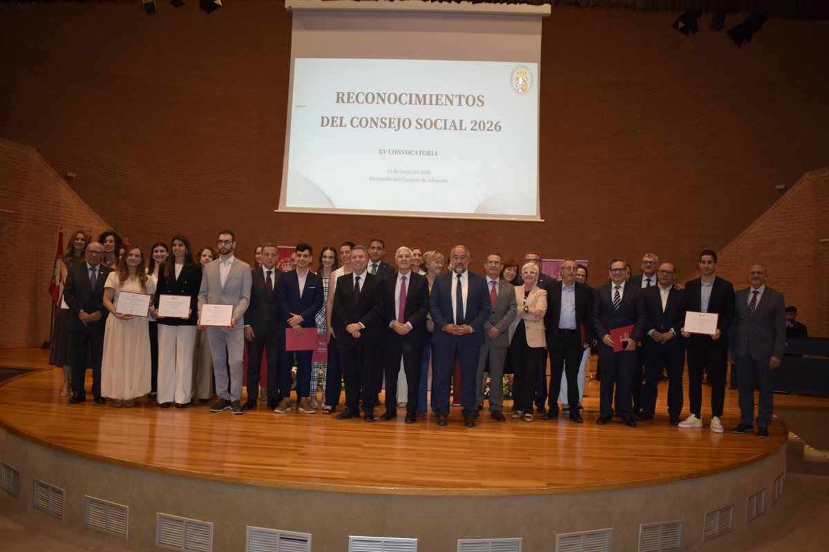 FCTQ_uclm's tweet photo. Enhorabuena a nuestro compañero Pablo Cañizares, Catedrático de Ingeniería Química, por el Reconocimiento del Consejo Social. https://t.co/Xi52vaKPRs