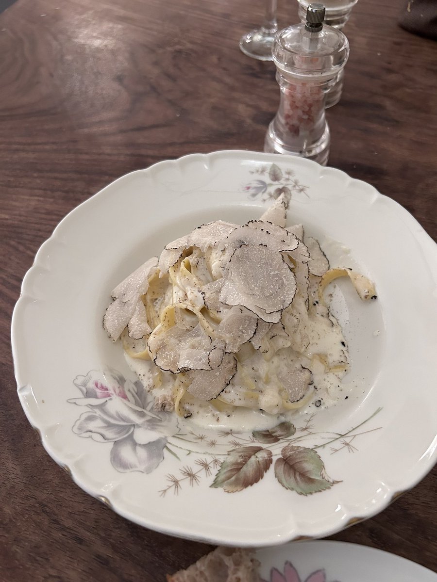RodriPRT's tweet photo. Tagliatelle flambé al tartufo 🤤🙌🏼
Tortelloni ripieni di ricotta e spinaci https://t.co/XI8FNUwW46