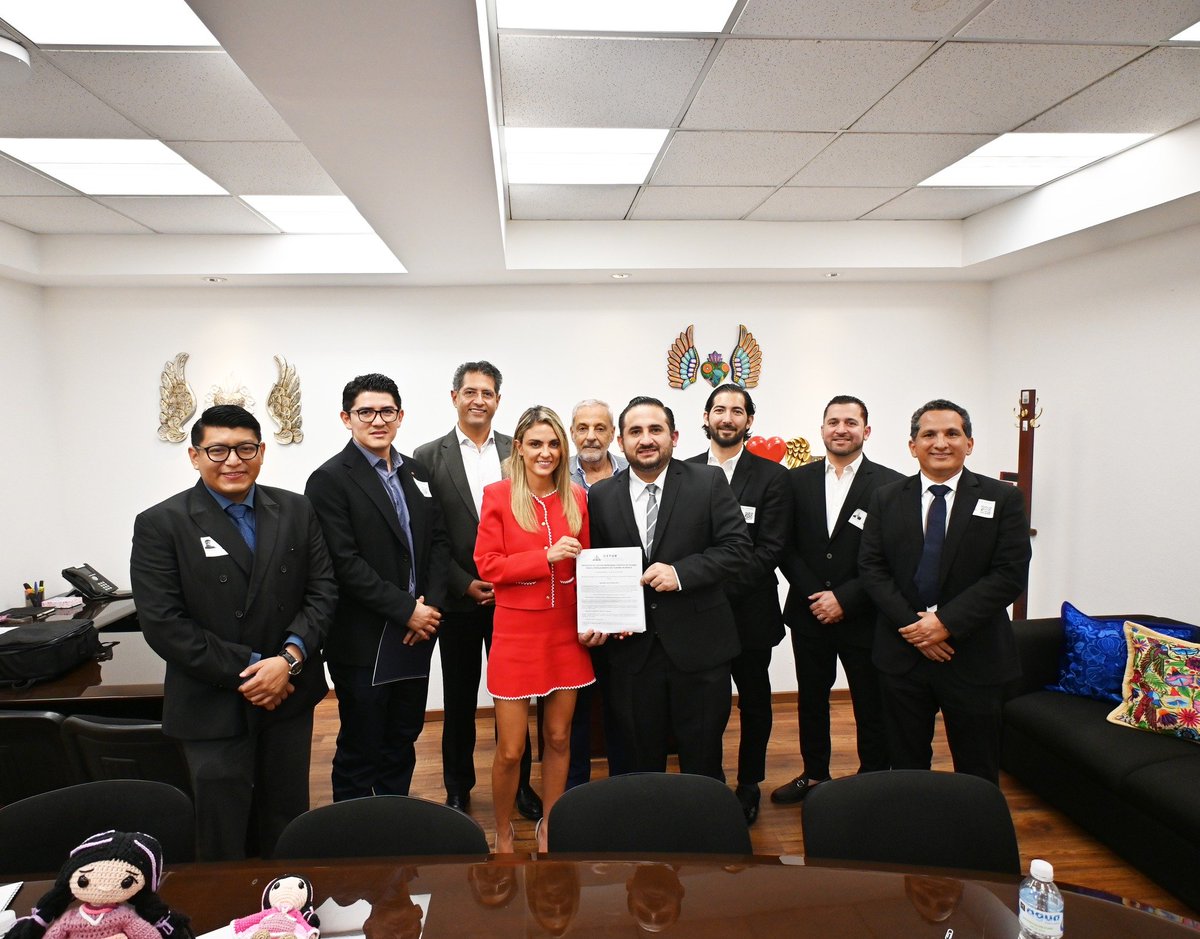 JordyAbraham's tweet photo. La presidenta de la Comisión de Turismo de la Cámara de Diputados, @TaniaPalaciosK , nos recibió en un encuentro de trabajo como parte de la agenda que estamos impulsando desde el Consejo Empresarial Turístico de Yucatán (@CeturYucatan).

Durante la reunión, tuvimos la oportunidad de presentarle diversas propuestas construidas desde la visión del sector empresarial turístico de #Yucatán, enfocadas en fortalecer la competitividad de México como destino. Abordamos temas clave como la regulación de plataformas digitales de hospedaje, el fortalecimiento de la promoción turística internacional a través de mecanismos como el DNR, y la importancia de prevenir fraudes turísticos ante eventos de gran escala como el Mundial de 2026.

También compartimos la necesidad de avanzar en una mayor coordinación en materia de seguridad en destinos turísticos, mejorar la movilidad en puntos estratégicos como aeropuertos y puertos, y fortalecer el sistema de información turística del país, particularmente @DataturInforma, con miras a evolucionar hacia un esquema más robusto de análisis y competitividad.

Reconozco la disposición y apertura de la Diputada para escuchar al sector y generar estos espacios de diálogo que permiten construir soluciones de manera conjunta.
Seguimos trabajando para que el turismo en México sea más ordenado, competitivo y con mejores condiciones para todos.