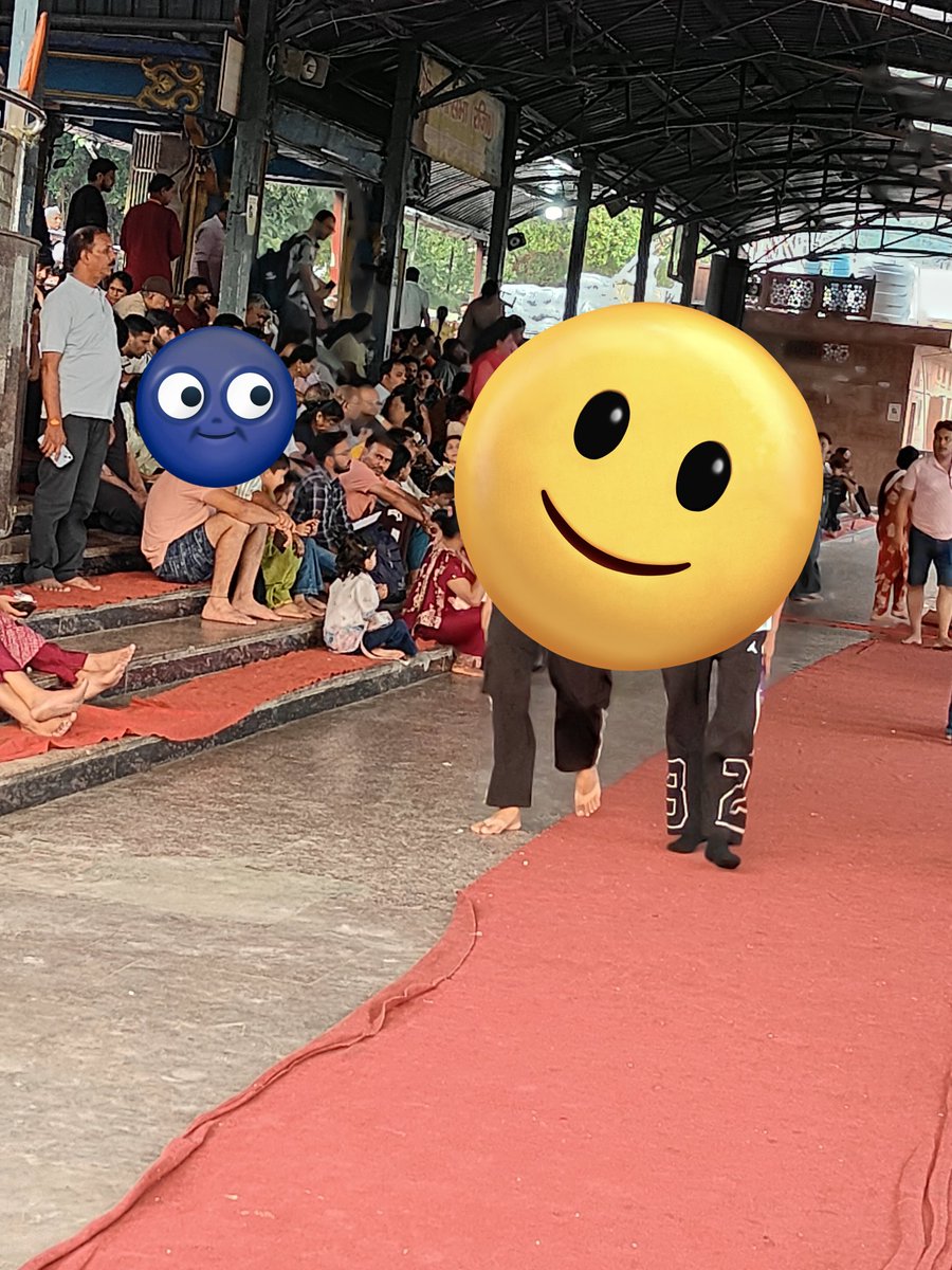 meWoW____'s tweet photo. Hello everyone. I would like to bring all of your attention to the incident that happened today. I went to Rishikesh to see Ganga Aarti. I was wearing a red top and half pants. So when I reached there I found out I am not allowed to sit inside Ganga Aarti venue as my clothes were https://t.co/AnXaqISZLE