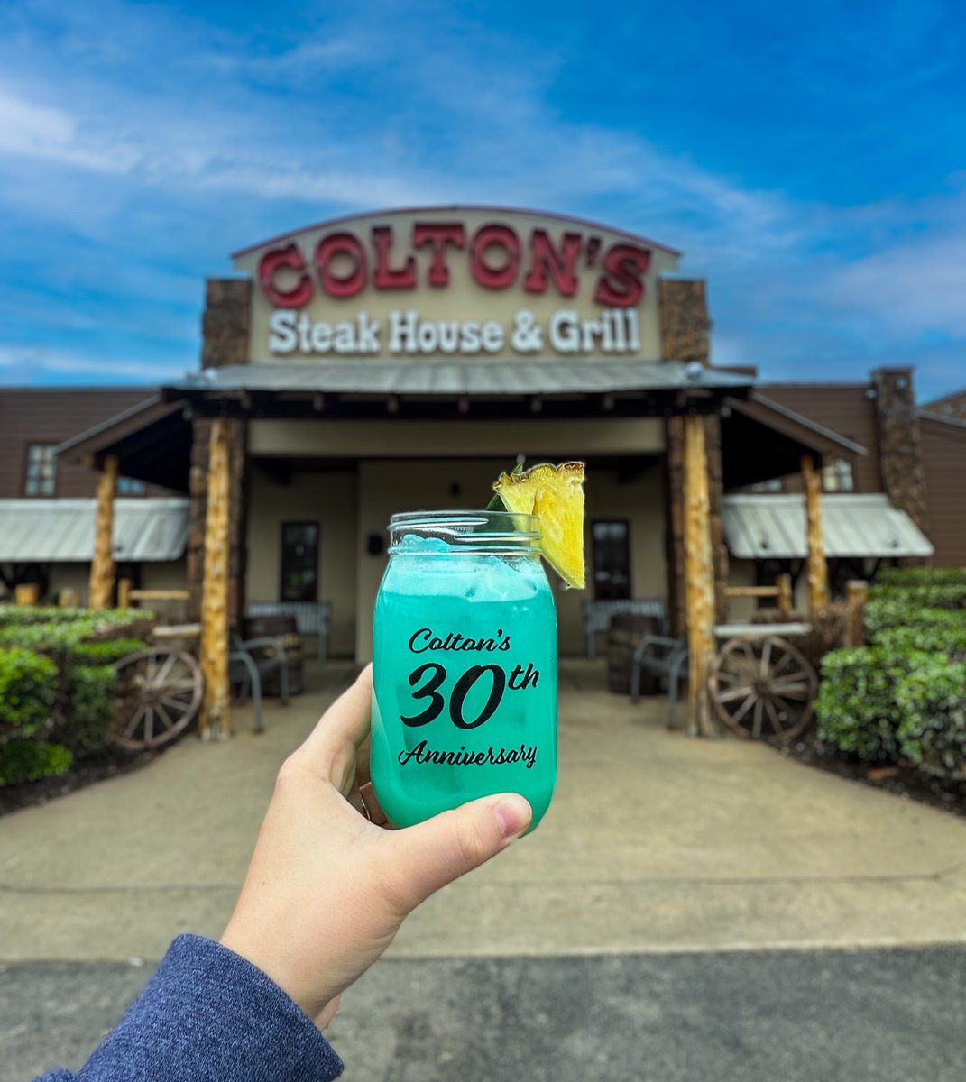 ColtonsStkHouse's tweet photo. One sip and you'll be on island time!🍍 Meet Coconut Creek Lemonade - one of our Spring Drinks handcrafted by our crew in Warrensburg, MO! 🤠

#coltonsspringdrinks https://t.co/BYCpj0z8AW
