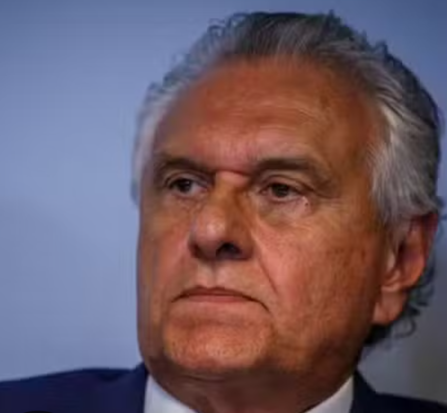 NÃO FALHA UM!!! Caiado pagou R$ 141 milhões pra uma empresa que pertence ao PCC, sem licitação!!

Caiado é aquele que diz que "bandido não se cria em Goiás" enquanto usa DINHEIRO PÚBLICO pra financiar a maior facção criminosa do Brasil!!!

Bolsominion NÃO FALHA UM!!