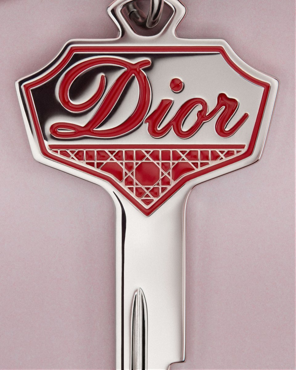 Dior Cruise 2027 Show.
Live from Los Angeles County Museum of Art.
13 May 7.45pm local time

on.dior.com/cruise-27-x

#DiorCruise