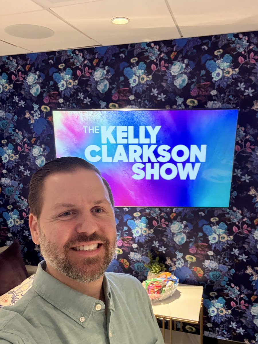 seanludwig's tweet photo. Excited to share I’m making my national TV debut tomorrow (May 12) on the @kellyclarksonshow. Look for my cameo w/ @CedEntertainer, who talked about his great new BBQ book and made a 🔥 sandwich. https://t.co/vmUp6baKEP