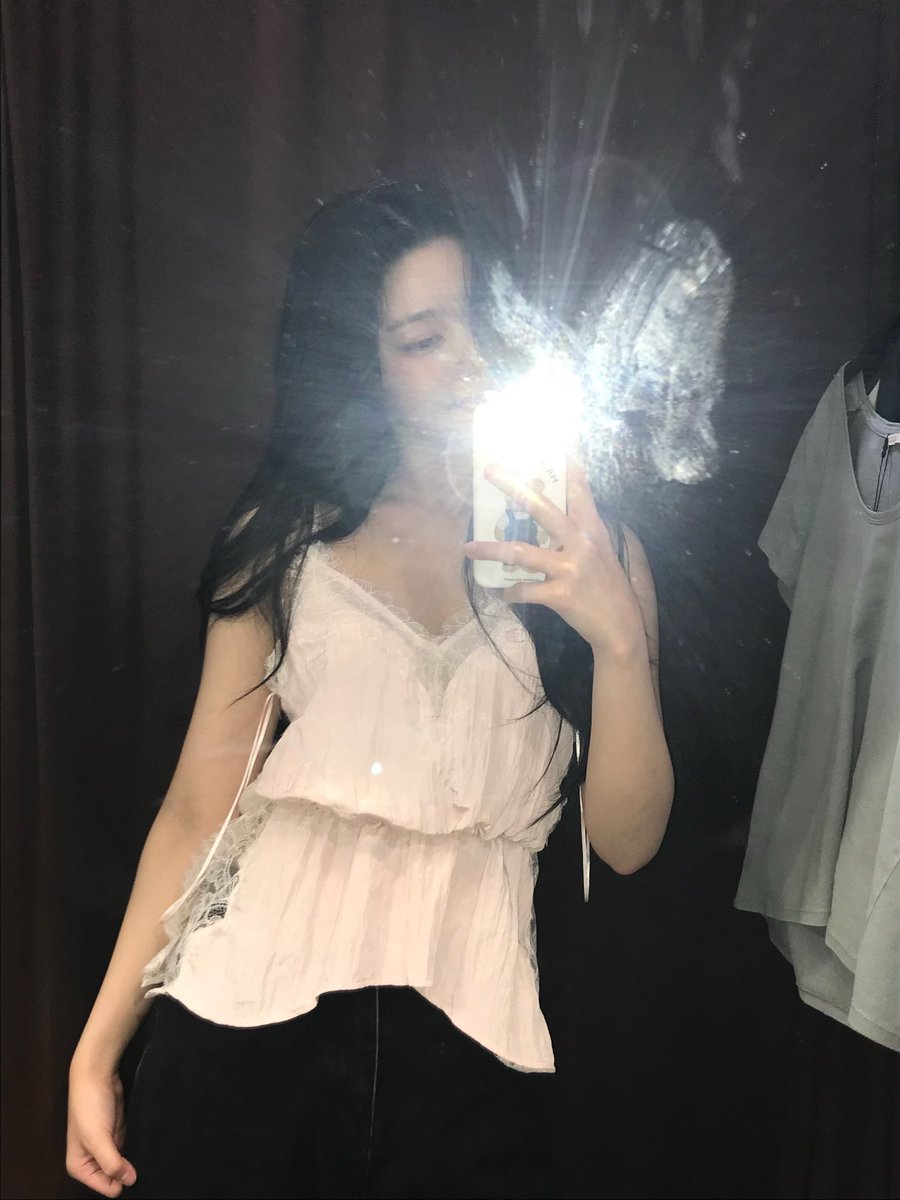 duna_zip's tweet photo. 260512 #두나 인스타그램

😵‍💫😵‍💫

#CSR #첫사랑 #DUNA https://t.co/SnZfR1yhwa