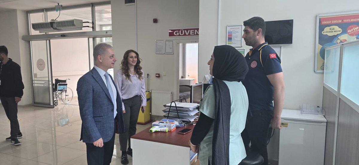 erzincanism's tweet photo. İl Sağlık Müdürümüz Dr. Cihan TEKİN, Kemah İlçe Devlet Hastanesi’nde inceleme ve değerlendirmelerde bulundu. 

Hastanenin farklı hizmet birimlerini ziyaret eden İl Sağlık Müdürümüz, yürütülen çalışmalar ve verilen hizmetlerle ilgili bilgi aldı.
@saglikbakanligi 
@drhamzaydogdu https://t.co/ByO0QfwOvv
